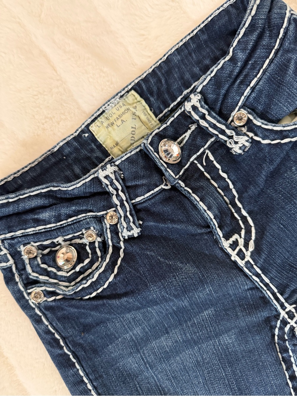 L.A. idol Dark Blue Jeans with White Contrast Stitching